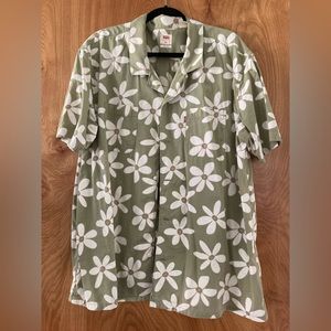 Levi’s Camp Shirt, Green with White Flowers, Size XXL, Relaxed Fit